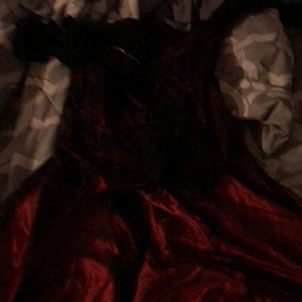 Red dress medium - Picture 2 of 4
